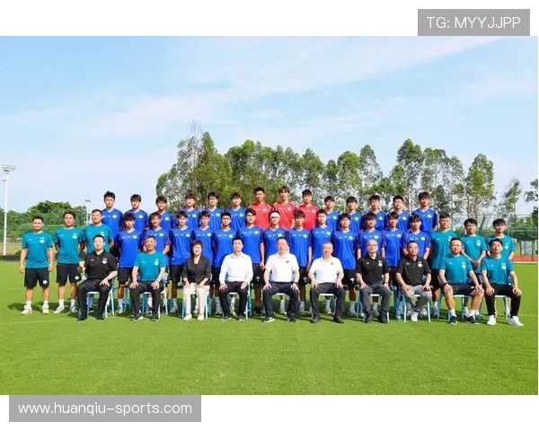 中国足球中冠联赛年薪话题引发热议 老总现身依然风采依旧引关注 中国足球中冠联赛年薪话题引发热议 老总现身依然风采依旧引关注