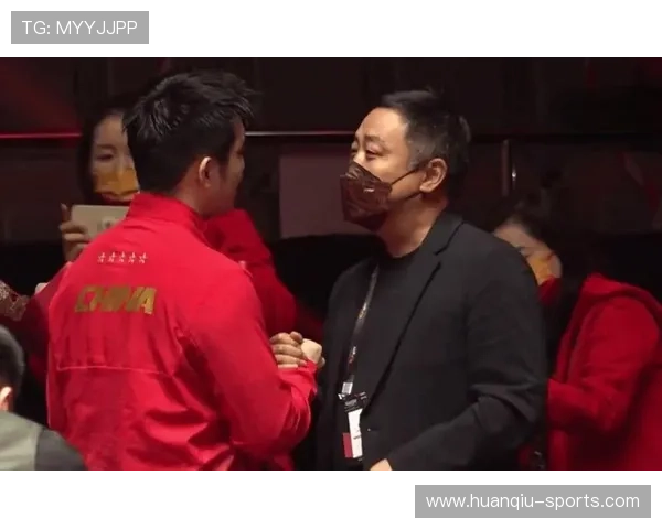 爆冷场边暖心举动引发网友热议瞬间感动全场成为社交平台新热点